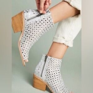 Anthropologie Silent D Joey‎ Silver Metallic Perforated Shootie Booties Size 37